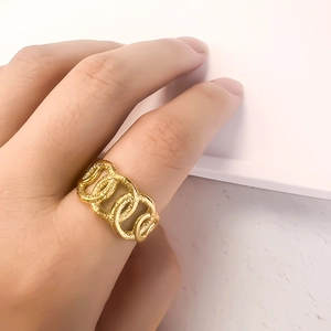 French vintage style chain link ring in 18k gold plated titanium steel for women