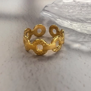18K gold plated stainless steel open ring with hammered chain link texture for women
