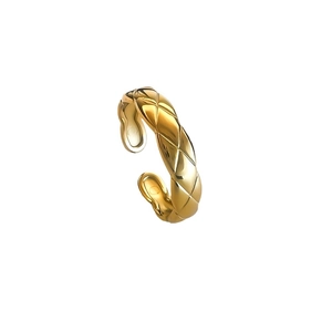 Chic gold-plated stainless steel ring featuring a quilted pattern and open-end design