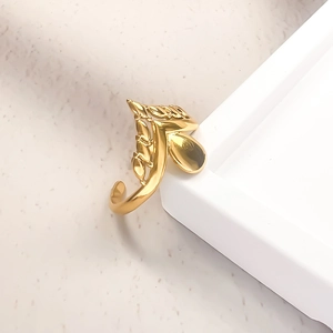 Anello a corona con foglie in acciaio inossidabile placcato oro 18k regolabile