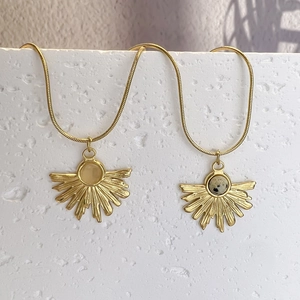 Stainless Steel Sunburst Pendant Necklace With Natural Stone Inlay Snake Bone Chain Vintage Jewelry For Women