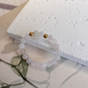Pink quartz bead elastic ring with white heart charm and gold accents for women