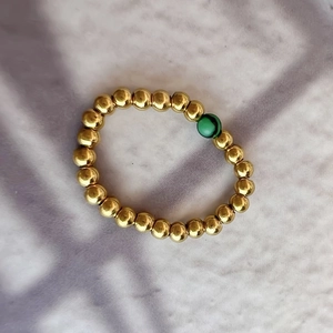 Bague vintage française élégante en perles de malachite naturelle et perles dorées