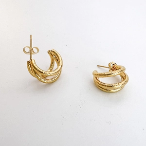 Detail of 18K gold stainless steel hoop earrings with double twisted rope texture