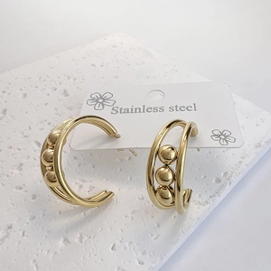 Orecchini a doppio cerchio in acciaio inossidabile placcato oro 18K con tre sfere metalliche