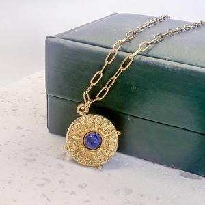 Collier rétro doré avec médaillon étoile, pierre turquoise et chaîne à maillons