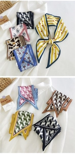 Gros plan de divers foulards en soie imprimés avec pied-de-poule et motifs géométriques