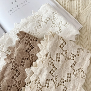 Écharpe en coton avec broderie de feuilles d'érable et franges élégantes pour femme