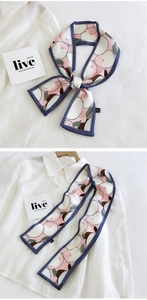 Détail d'un foulard twilly en polyester à motif pêche et stylisme lifestyle chic