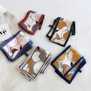 Foulards élégants en polyester à imprimé floral pour cheveux ou sacs à main en couleurs