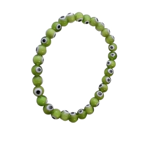 Bracciale elastico con perline di vetro verde 6mm e ciondoli occhio di Allah