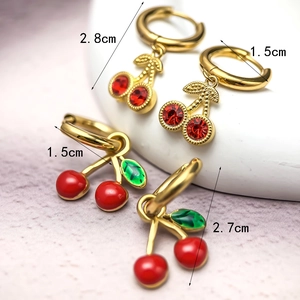 Boucles d'oreilles cerises en strass et émail rouge, créoles plaquées or 18 carats