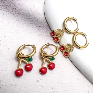Boucles D'oreilles Créoles Cerise Rouge Acier Inoxydable Plaqué Or Émail Fruits Pendants Avec Strass Bijoux Tendance