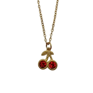 Collier cerise minimaliste avec cristaux rouges sur une chaîne dorée pour femmes
