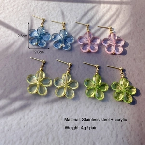 Boucles d'oreilles fleurs en acrylique coloré et acier inoxydable avec facettes cristal