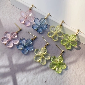 Boucles d'oreilles fleurs en cristal coloré rose bleu jaune avec crochets dorés