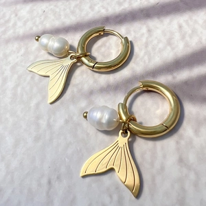 Golden fish tail pearl hoop earrings for women with baroque pearls and ocean style design