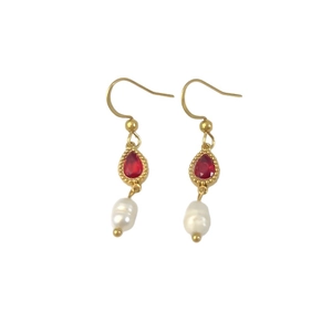 Boucles d'oreilles dorées avec pierres rouges en goutte et perles baroques blanches