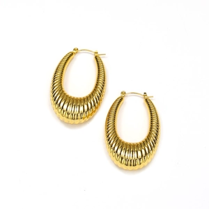 Boucles d'oreilles créoles ovales dorées avec texture rainurée pour femmes