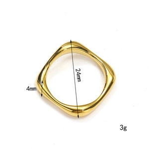 Polished 18k gold polygon ring for women featuring wavy geometric irregular design