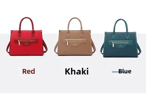 Drei Farben von Handtaschen mit Litschimuster in Rot, Khaki und Pfauenblau gezeigt