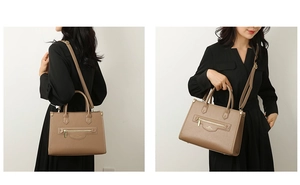 Seitenansicht der hellbraunen Ledertasche mit goldenem Reißverschluss und Schultergurt