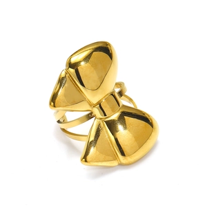 Eleganter 18K vergoldeter Titanstahl-Schleifenring mit einem dreischichtigen Ringband