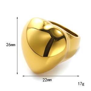 Macro shot showing dimensions 26x22mm and 17g weight for chunky heart ring