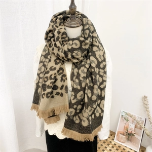 Écharpe d'hiver léopard chic pour femme avec motif animal classique et franges douces