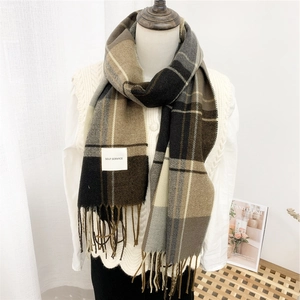 Écharpe classique à carreaux avec franges en noir beige et gris pour l'hiver chaud