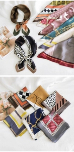 Détails de foulards en soie aux motifs floraux et géométriques en plusieurs coloris