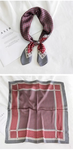 Gros plan sur un foulard en soie à motifs géométriques et texture diamant gris et rouge