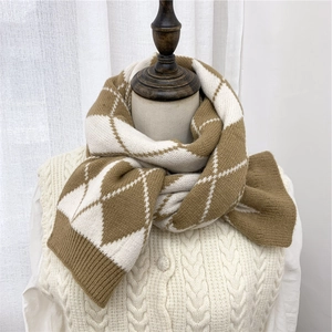 Sciarpa classica a maglia con motivo a rombi marrone e bianco per l'inverno