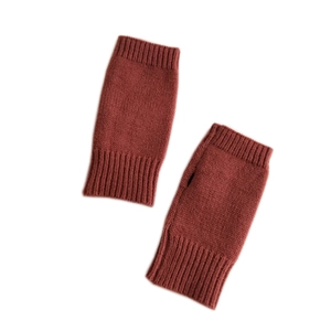 Solid color half-finger knitted gloves in caramel brown with ribbed cuffs for winter warmth