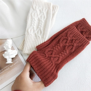 Knitted fingerless gloves for women with cable knit pattern in beige and brick red