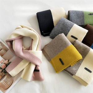 Thick two-tone knitted scarf for women featuring a long split color patchwork design