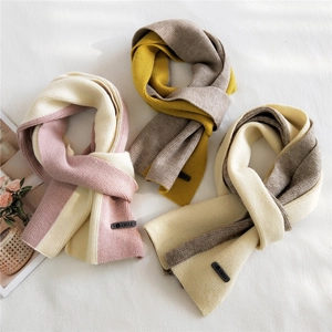 Contrast two-tone knitted scarf with Amile patch in pink beige and yellow grey colors