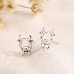 Minimalist hollow calf stud earrings in polished silver with cute bowknot design