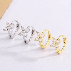 Créoles Élégantes En Cuivre Avec Zircon Étincelant Design Fleur À Quatre Pétales Bijoux Polyvalents Femme Style Coréen Chic