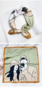 Détail d'un foulard carré en soie avec illustration de couple en vert sauge et beige