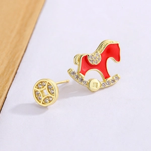 Boucles d'oreilles cheval du zodiaque et pièce ancienne avec émail rouge et or