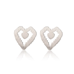 Elegant S925 sterling silver heart-shaped stud earrings with brushed matte finish