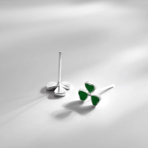 Eleganti orecchini a lobo a quadrifoglio verde in argento S925 e smalto smeraldo