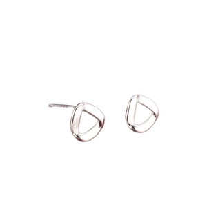 Orecchini a triangolo in argento sterling S925 con design geometrico irregolare