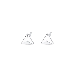 Macro detail of minimalist silver triangle stud earrings with 3D pyramid geometric design