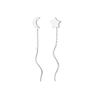 Asymmetrische Stern und Mond Ohrringe mit silbernen Quasten und Wellendesign für Damen
