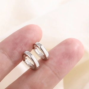 Minimalist Round Hoop Earrings Small Geometric Huggie Circle For Women Daily Wear Polished
