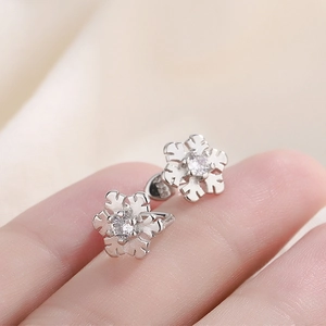 Elegant Snowflake Ear Clips 925 Silver Plated Copper Zircon No Piercing Fairy Style Ear Bone Jewelry For Women