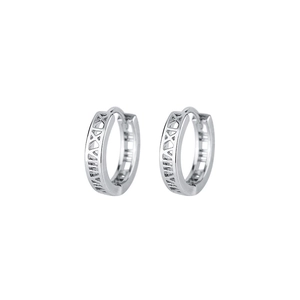 Boucles d'oreilles créoles en argent S925 avec chiffres romains sur fond blanc
