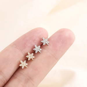 Boucles D'oreilles Puces En Cuivre En Forme De Fleur De Feuille D'érable Bijoux De Mode Exquis Pour Femmes